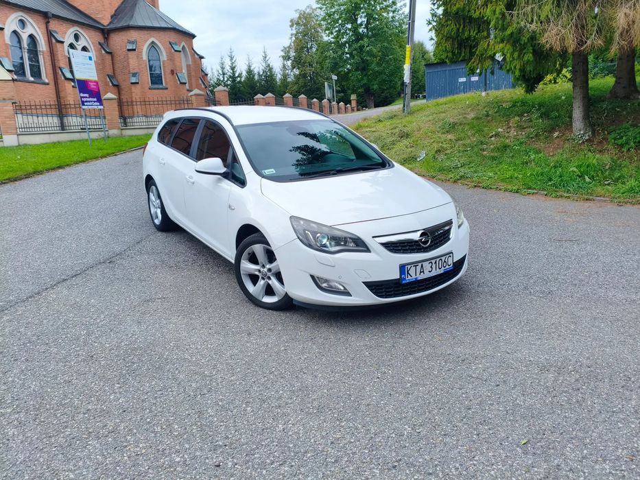 Opel Astra Opel Astra J Sports Tourer 1.4 Turbo 140KM Benzyna + LPG 2011r.