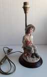 Candeeiro c/ boneco em porcelana (base em madeira).