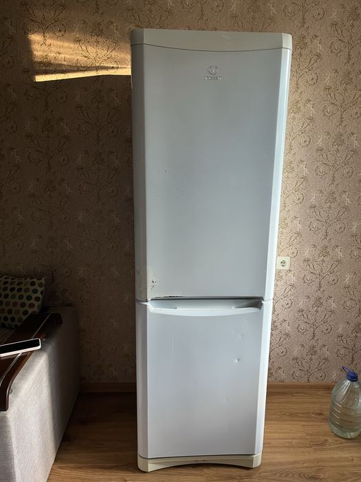 Холодильник INDESIT