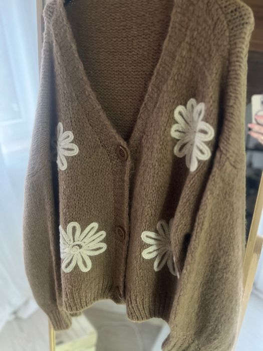 Sweter dzianinowy w kwiaty