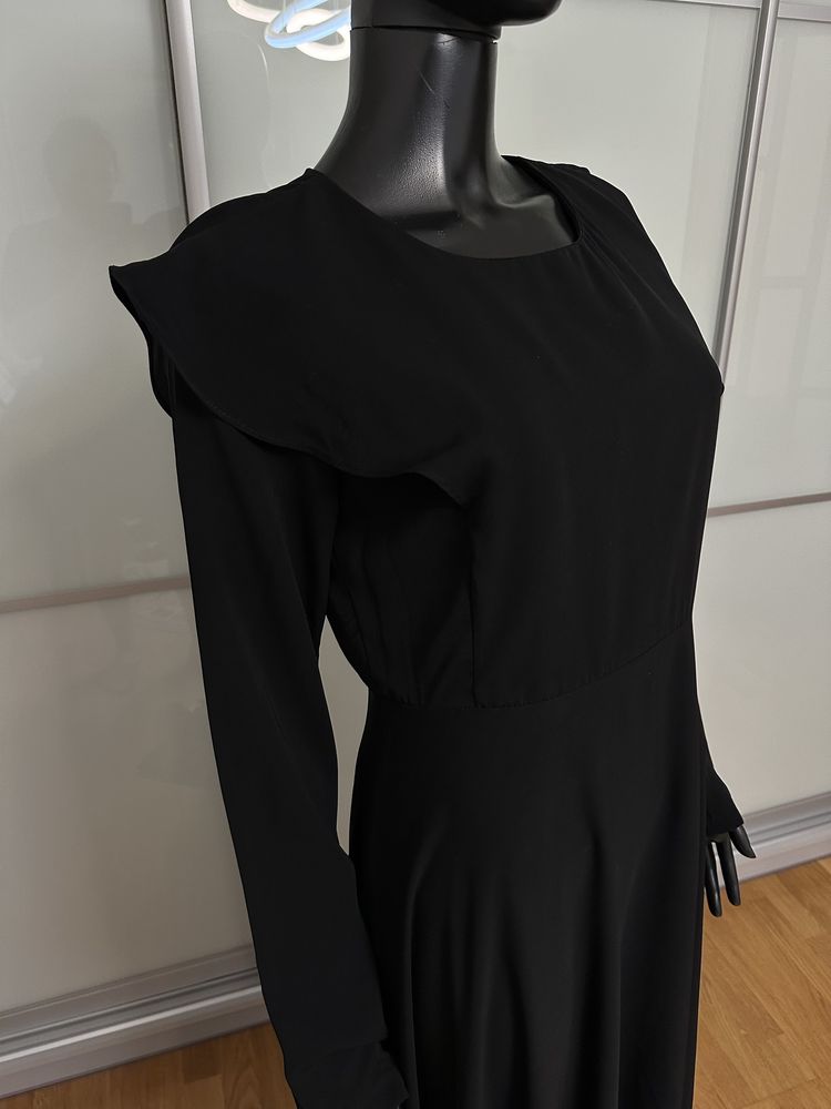 Довга чорна елегантна сукня з воланами