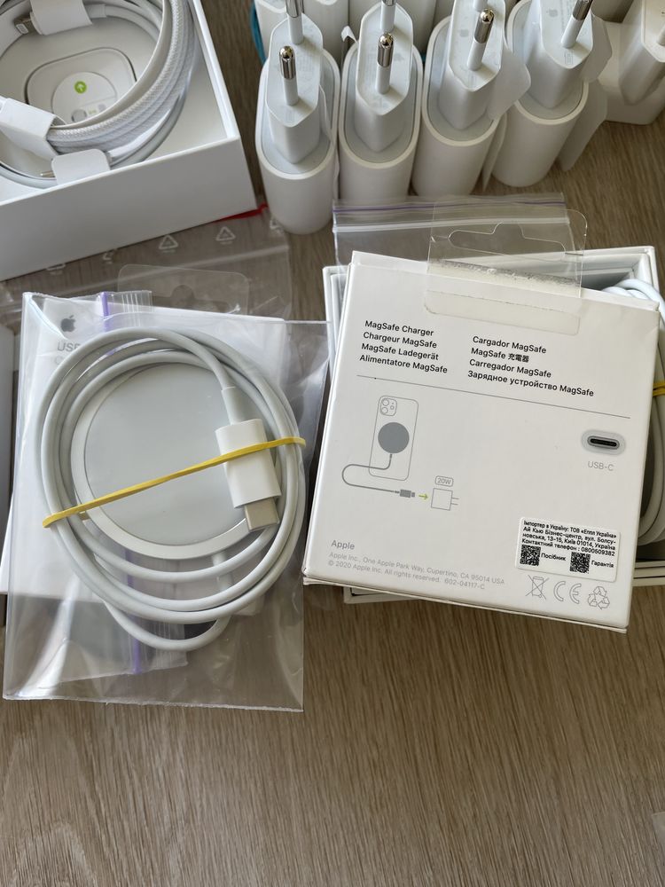 Зарядні пристрої та аксесуари оригінал Apple USB/USB-C