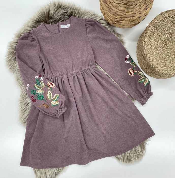 сукня з вишивкою для дівчинки 128,134,140,146,152