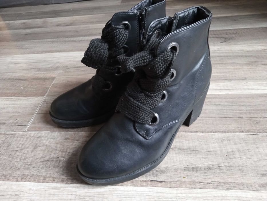 Czarne skórzane botki Anne Field 39