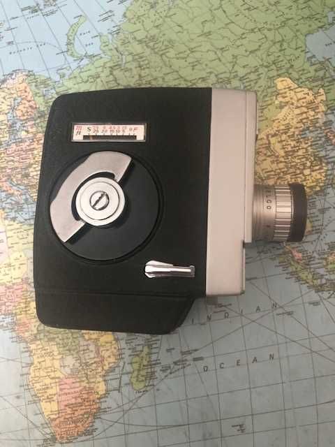 Maquina de filmar vintage, marca Jelco Automatic 8, antiquíssima
