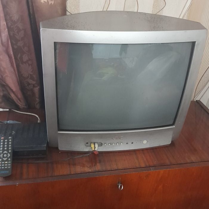 Телевізор JVC разом з т2