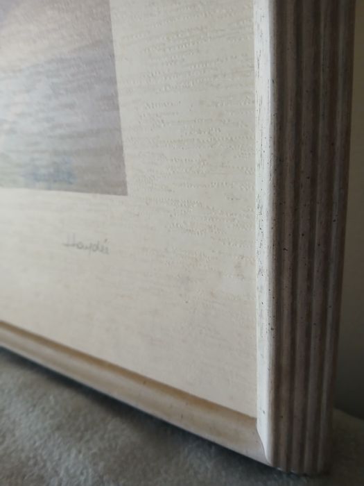 Duży obraz w ramie.