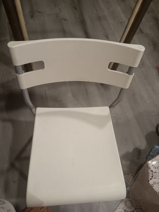 Mesa de vidro com cadeiras