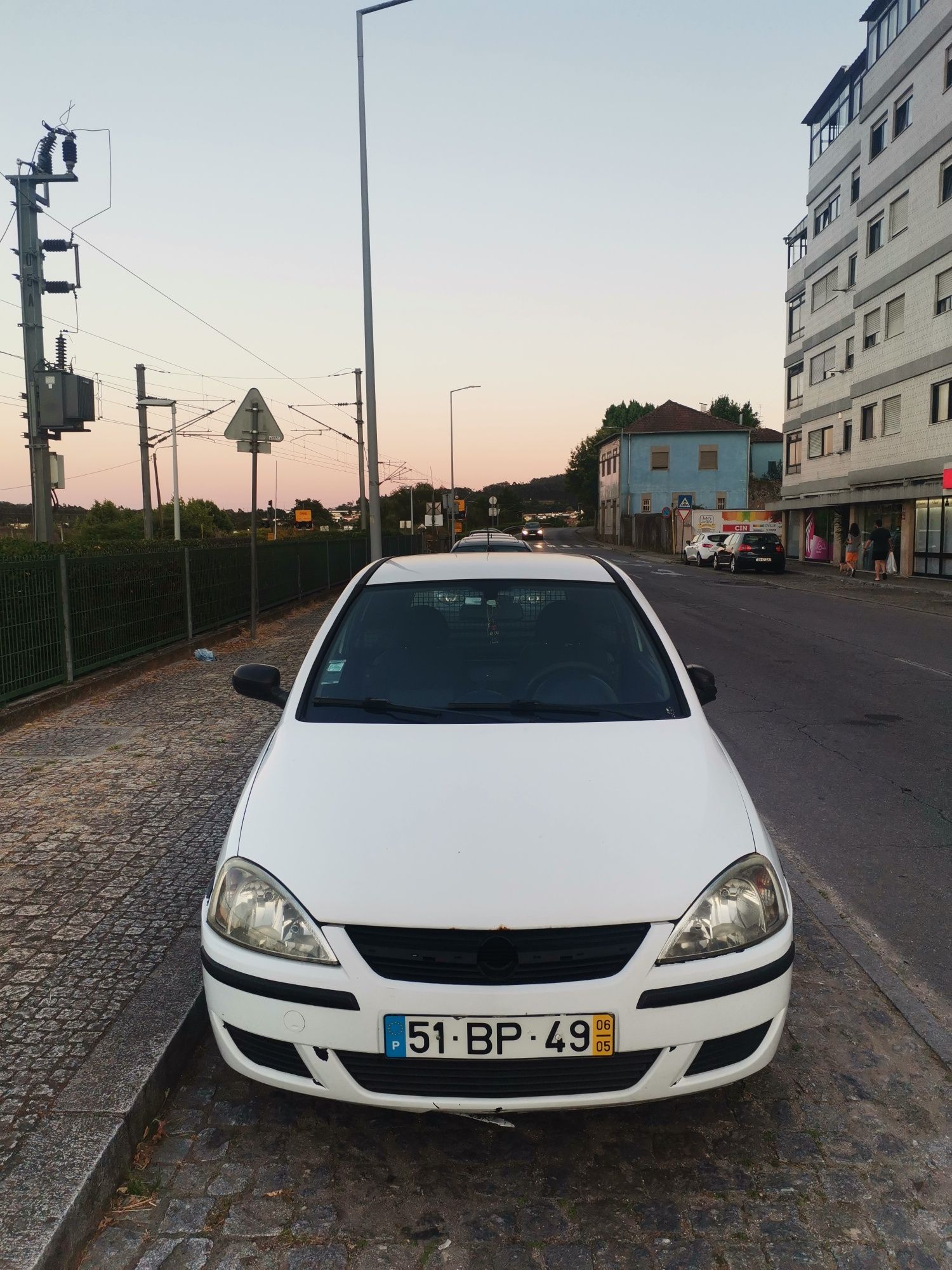 Vendo Opel Corsa-C Van 
Carro comercial 
Direi mais informações por me