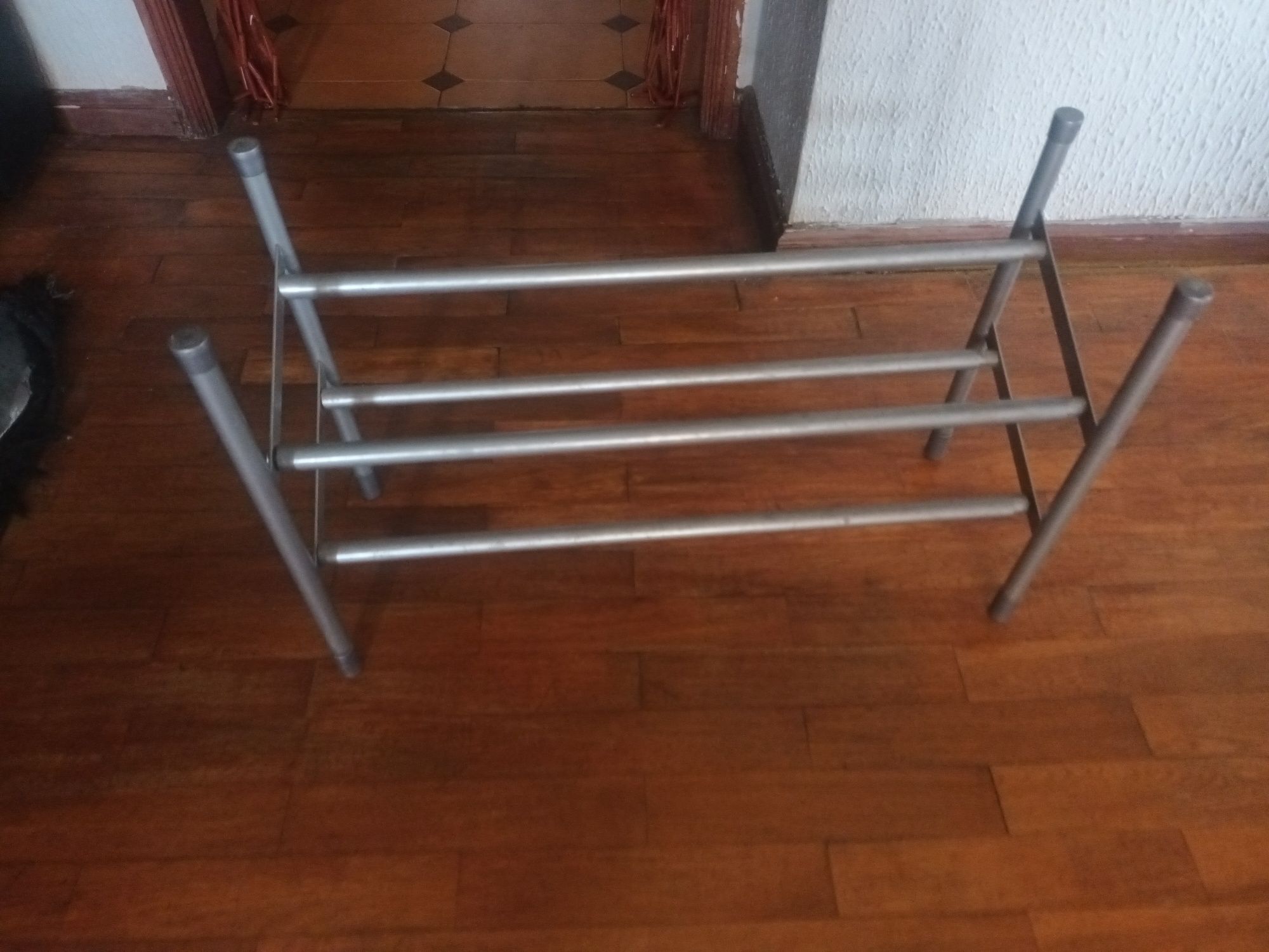 Sapateira inox prateada extensível
