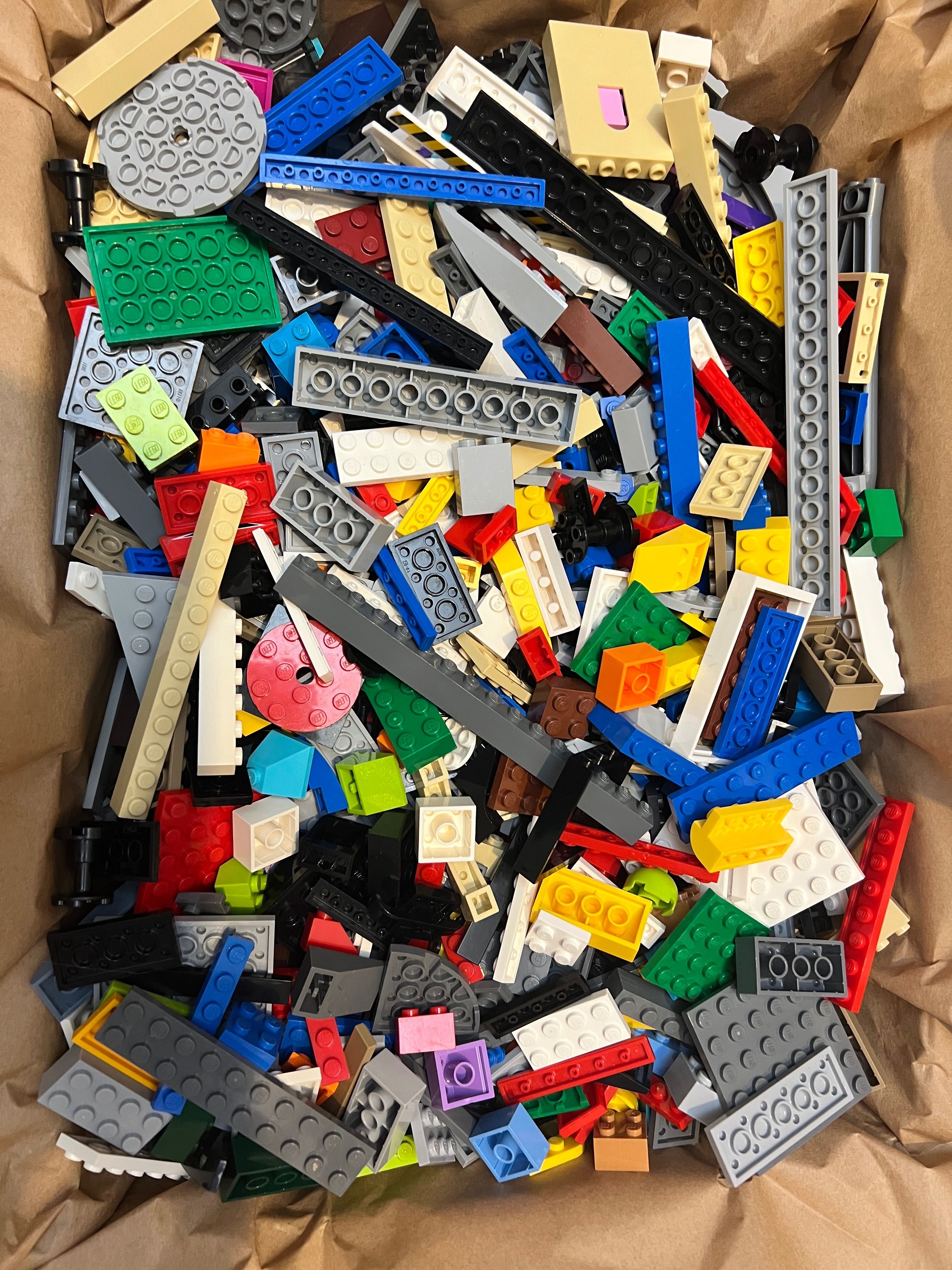 Klocki LEGO 1,5 kg - Pakiet Elementy Budowlane, Gotowe do zabawy!
