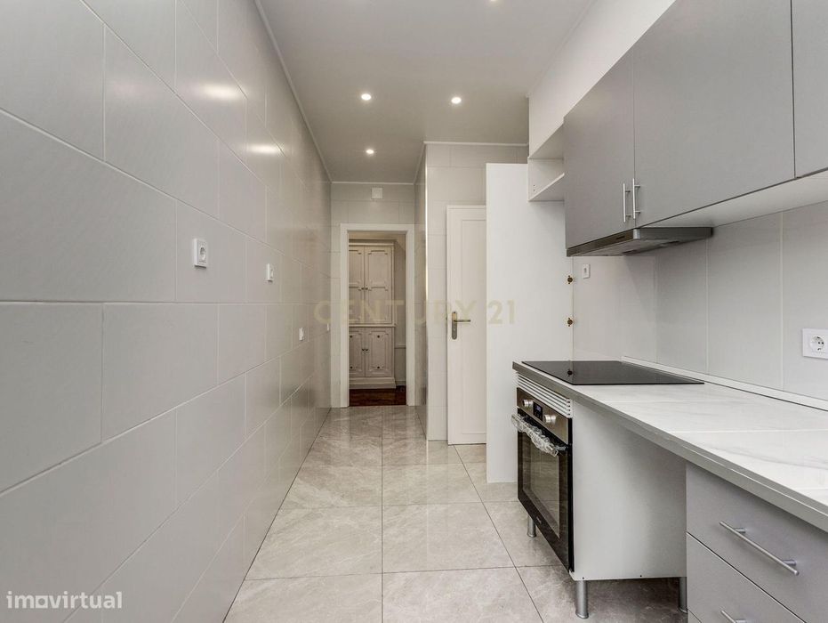 Apartamento T4 para arrendamento - Como Novo!