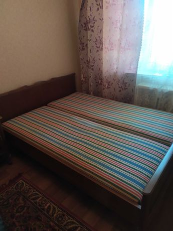 Двухспальная кровать с матрасами, б/у, 145/195, 5000