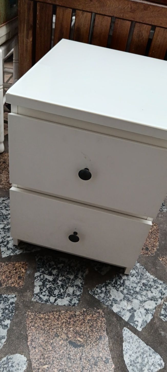 Mesinha de cabeceira