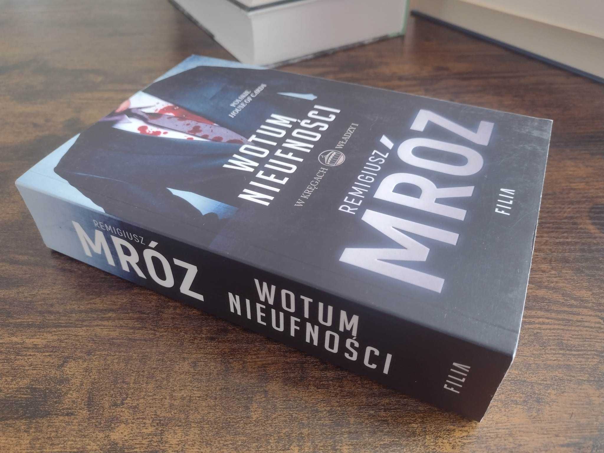 Książka "Wotum nieufności", autor: Remigiusz Mróz