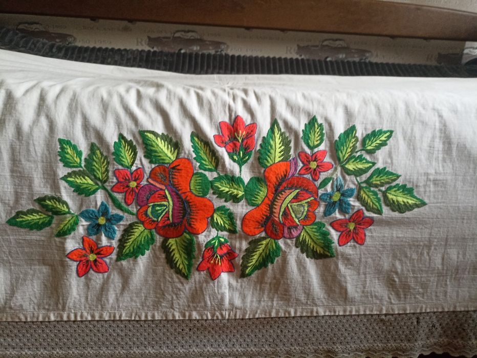 Продам  старовиний вишитий подзорник