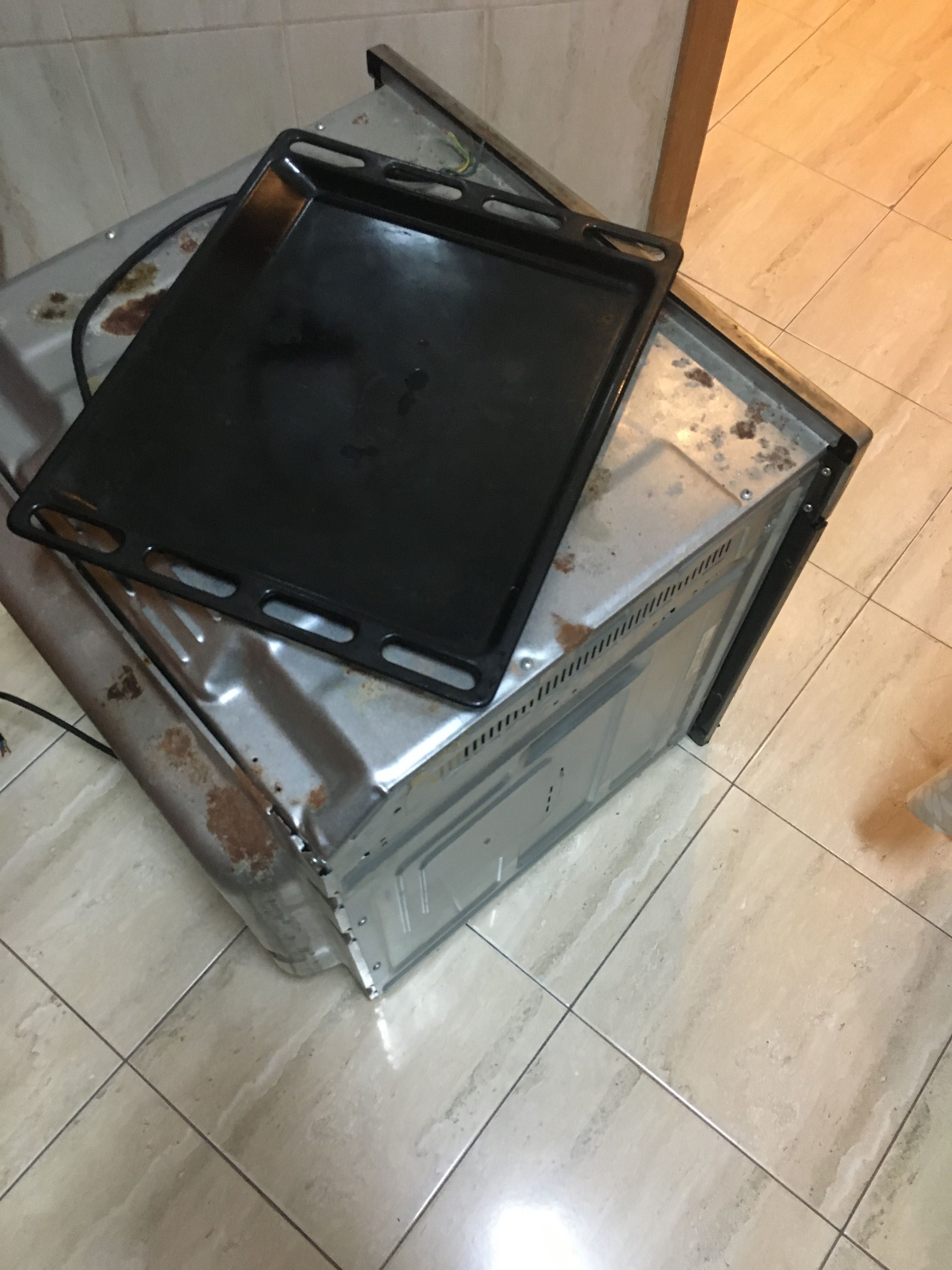 Forno INDESIT encastre a funcionar