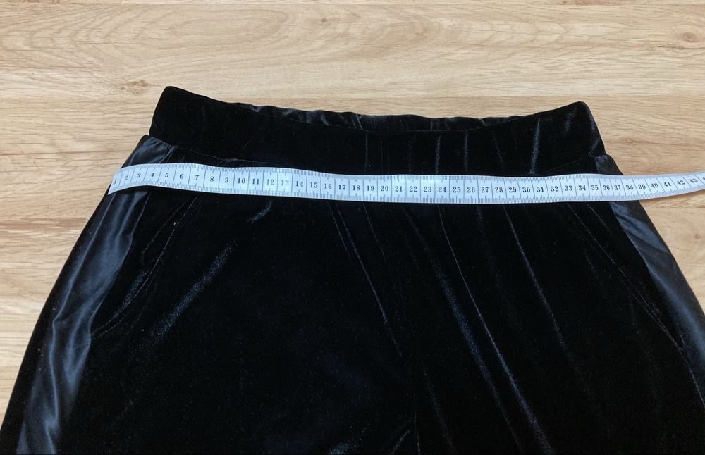 Spodnie welurowe marki Calzedonia