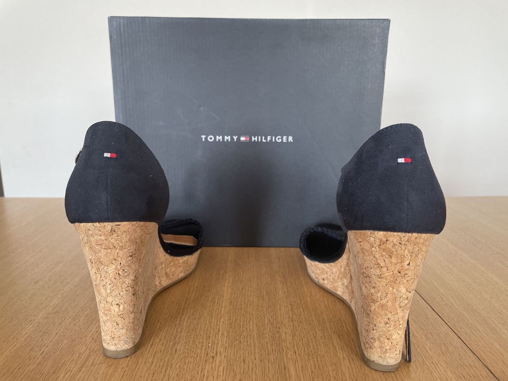 Koturny Tommy Hilfiger granatowe, kauczuk, 9.5 cm rozmiar 38