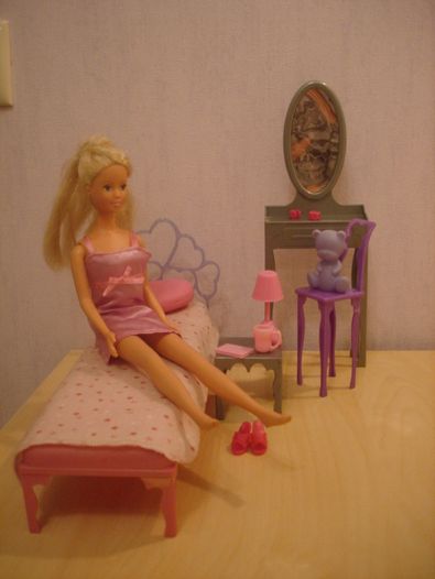Кукольный набор (мебель для спальни) + кукла Barbie (Барби)