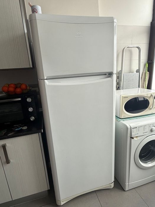 Frigorífico usado para venda em ótimo estado.