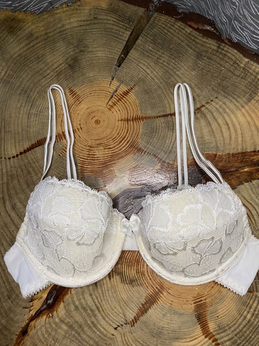 Bielizna biustonosz koronkowy bez push up 75A klasyczny biały