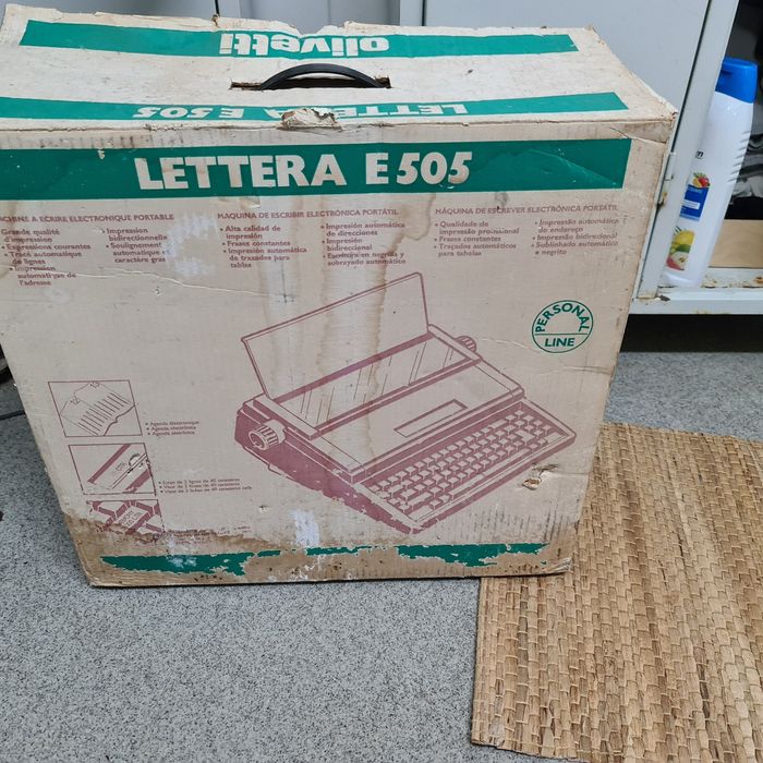 Maquina   de escrever electrónica marca  olivette