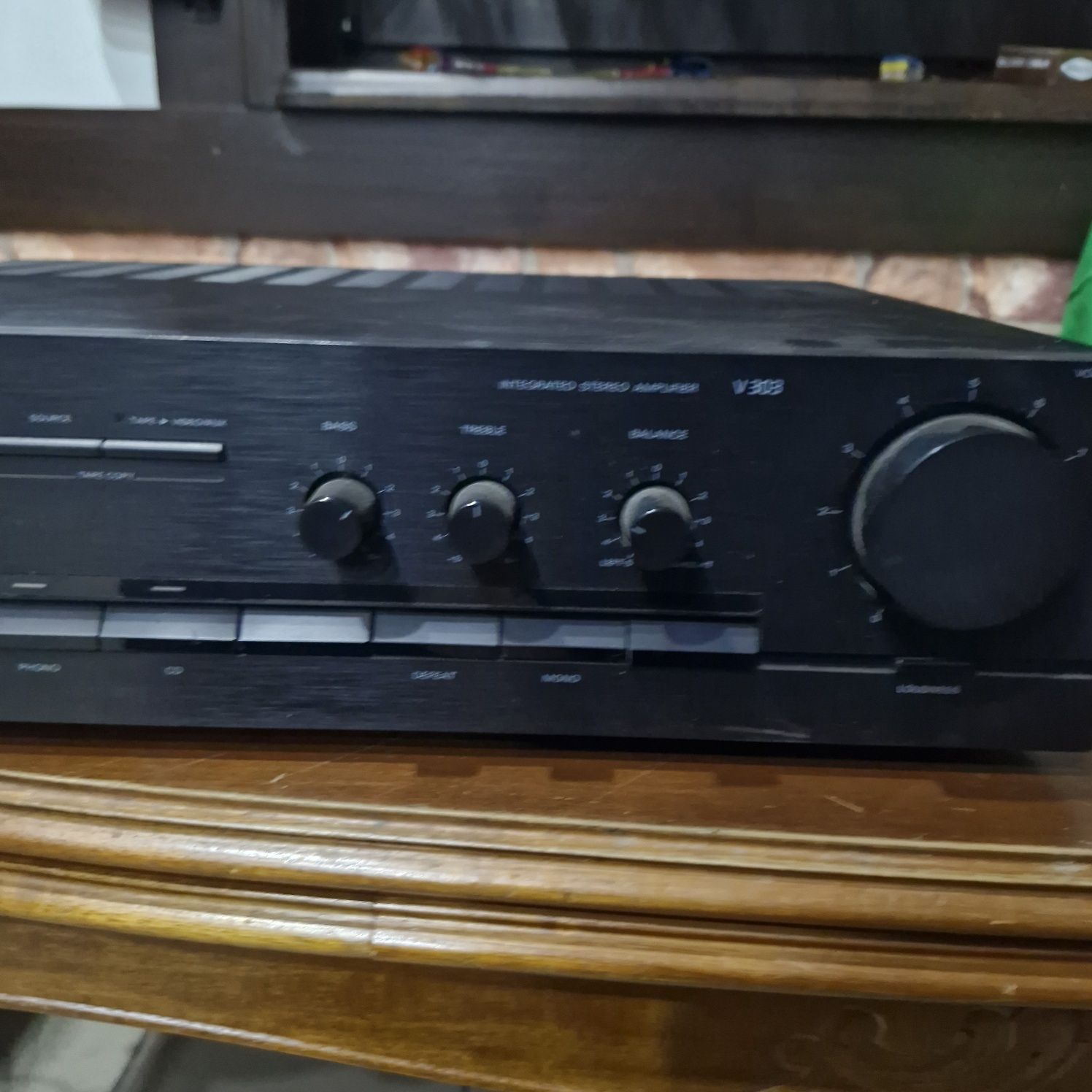 Wzmacniacz firmy Grundig V303