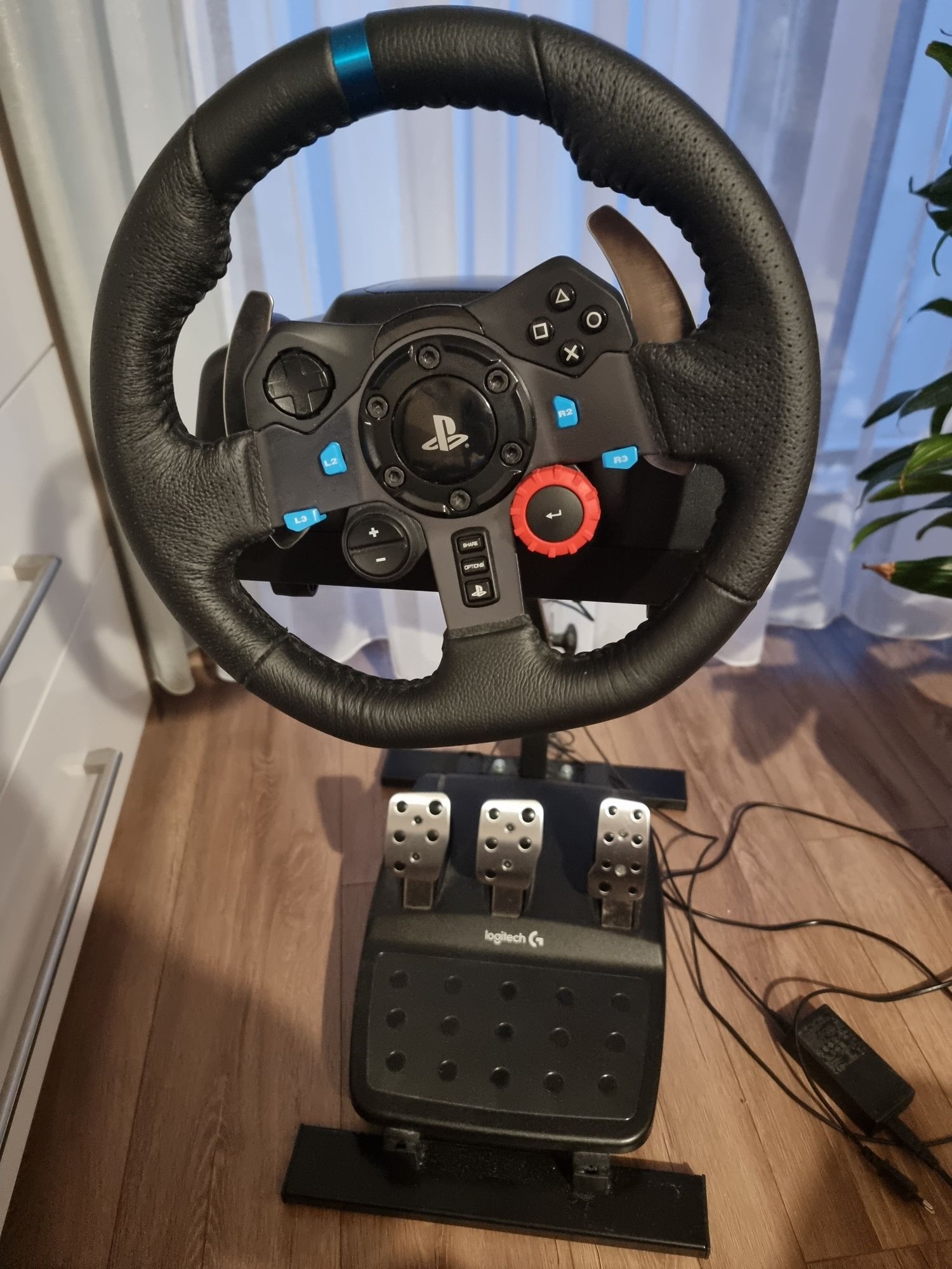 Kierownica Logitech g29 ps4, ps5, stan bdb jak nowa + specjalny stojak