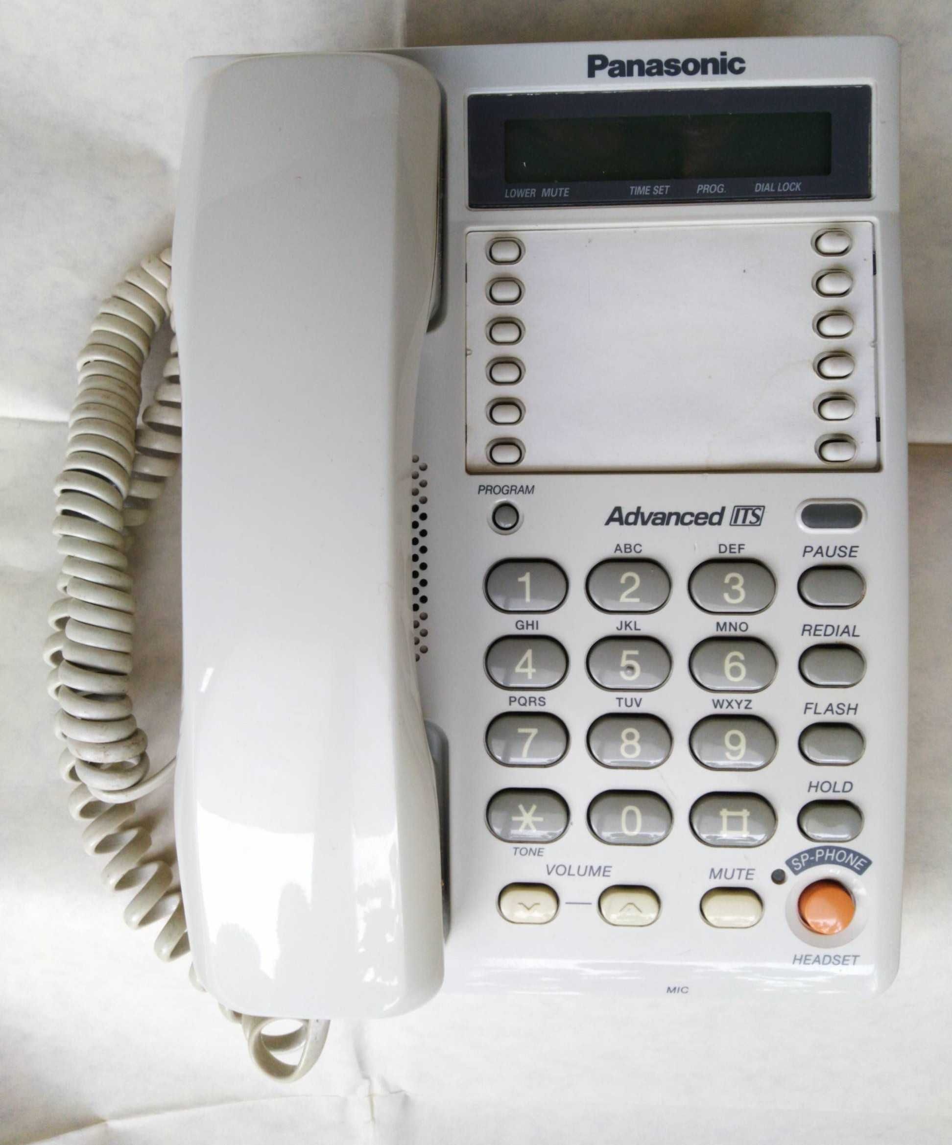 Cтаціонарний телефон Panasonic KX-TS2365RUW в робочому стані