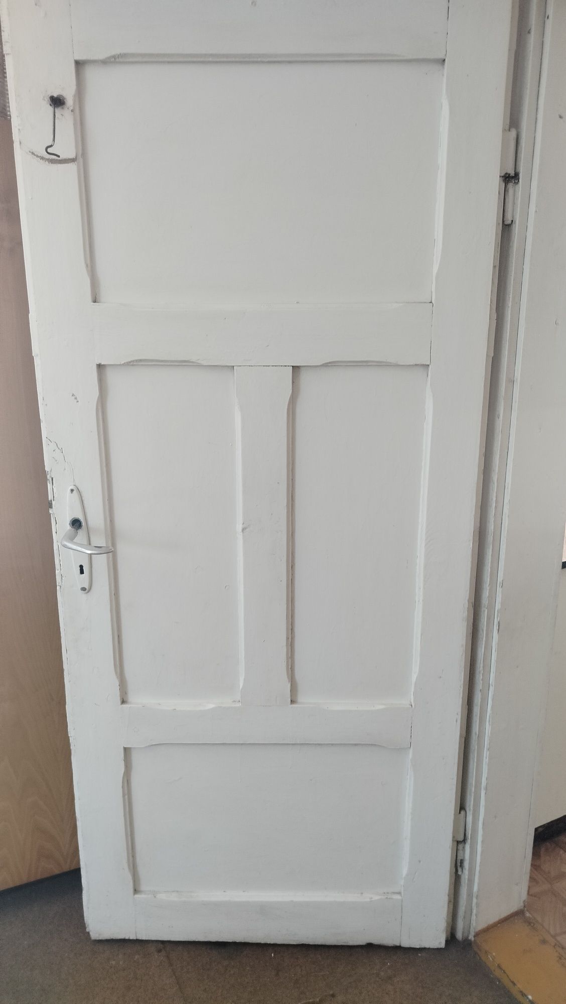 Drewniane drzwi do renowacji