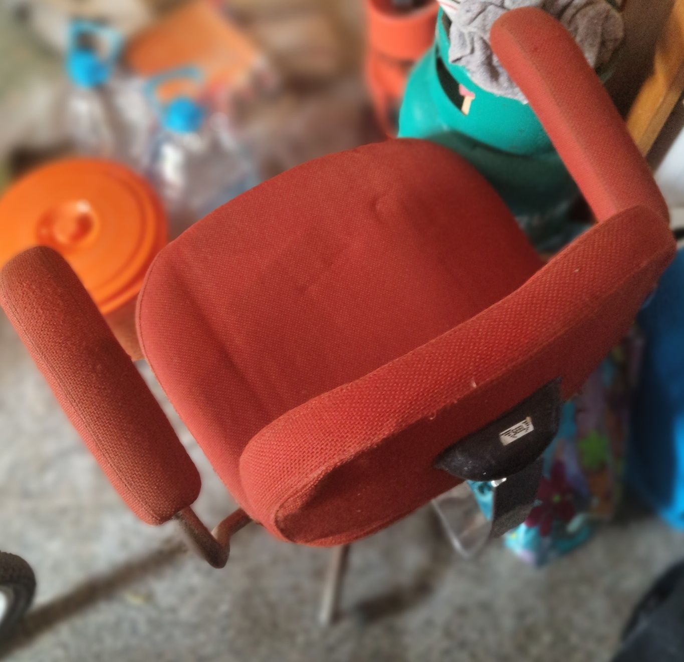 cadeira de escritório vermelha vintage