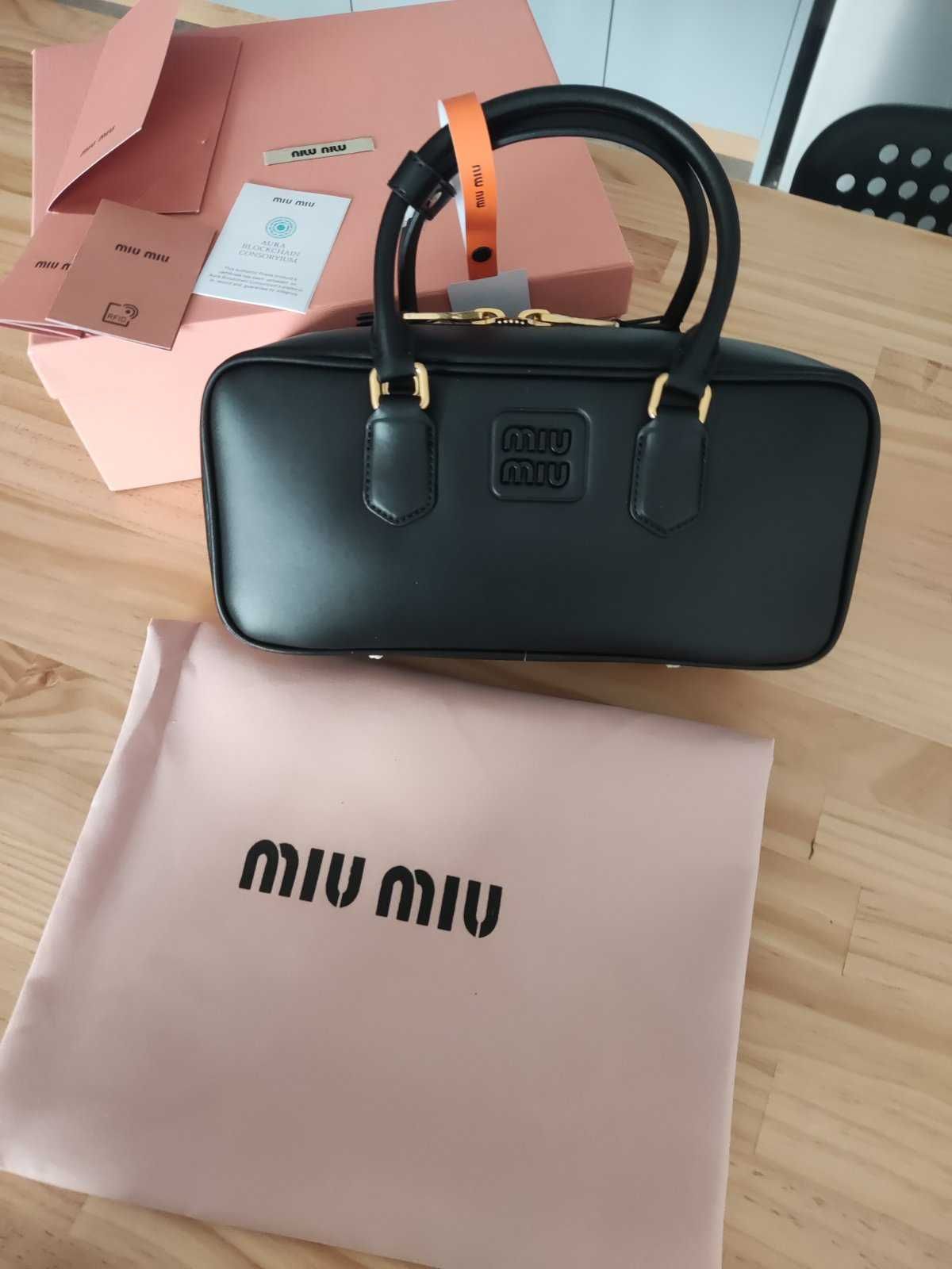 Torebka MIU MIU damska torba, skora od reki 39-32