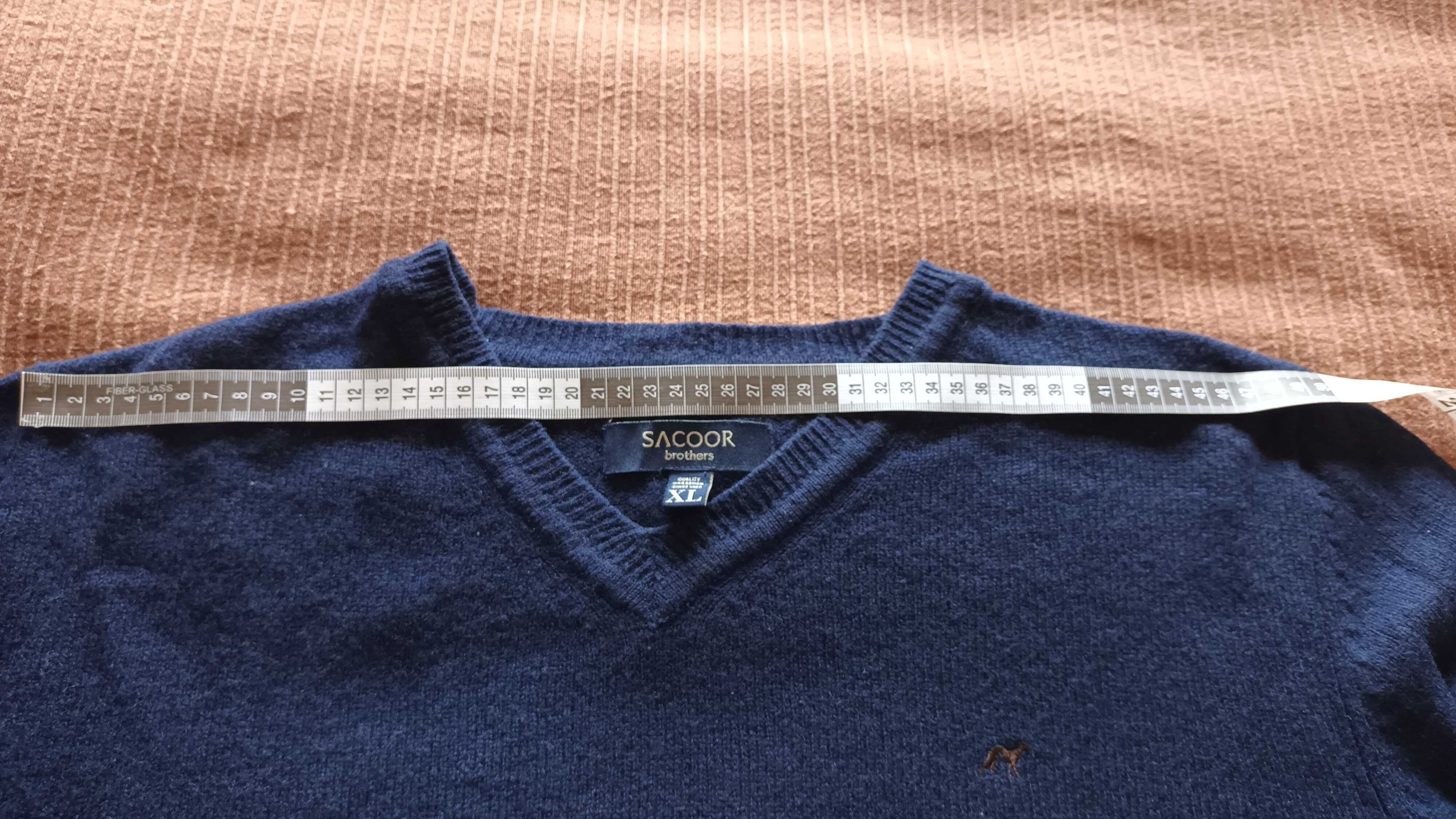 Pullover em azul escuro