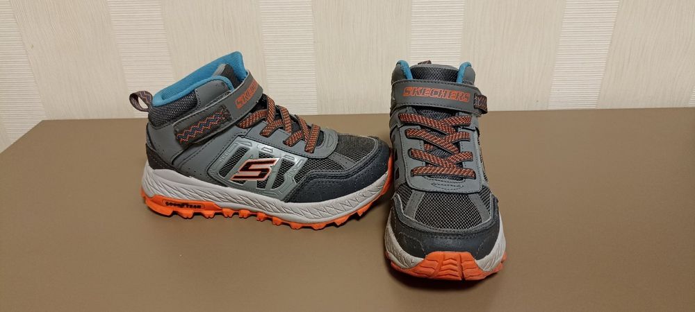 БОТІНКИ sketchers  33 розмір