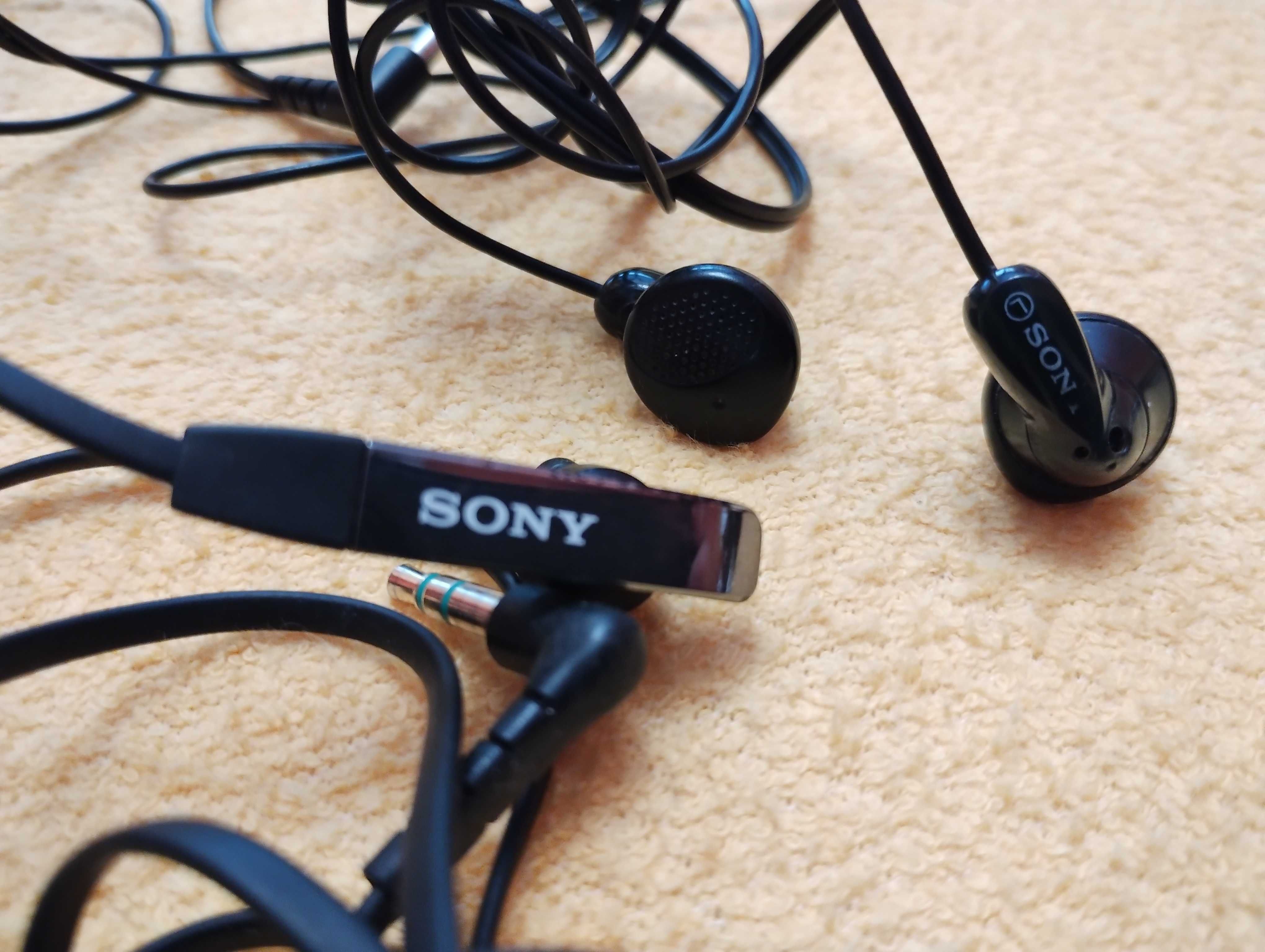 Pudło słuchawek i głośników Bluetooth złom części