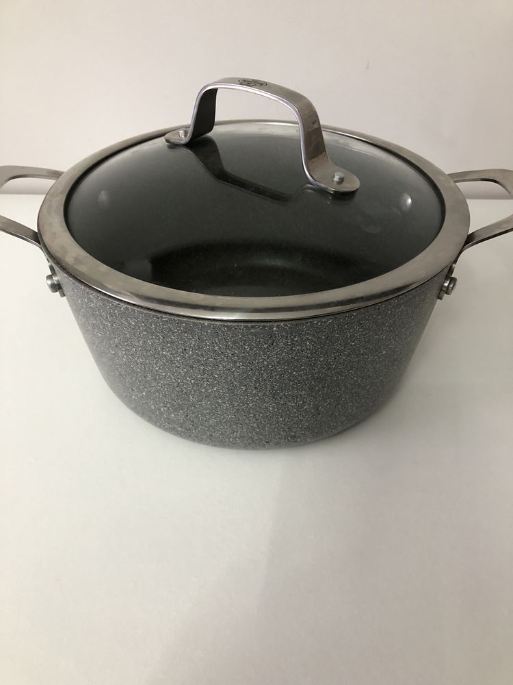 Продам кастрюлю BALLARINI