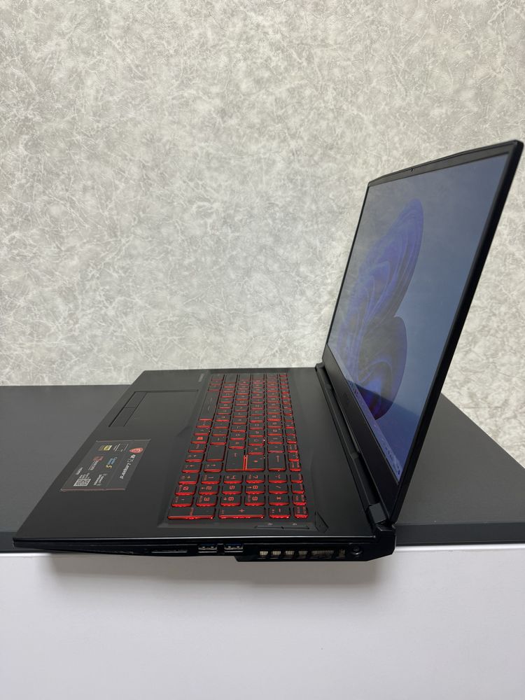 Ігровий ноутбук MSI GL75 Leopard