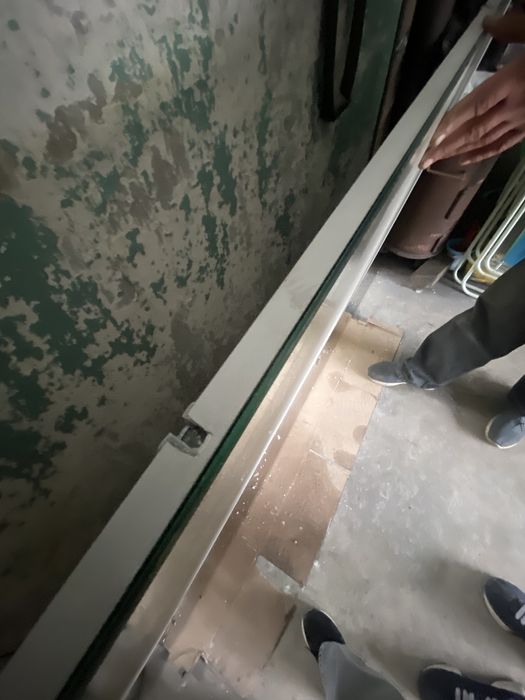 Продам зеркало на Мебельном ламинированным ДСП