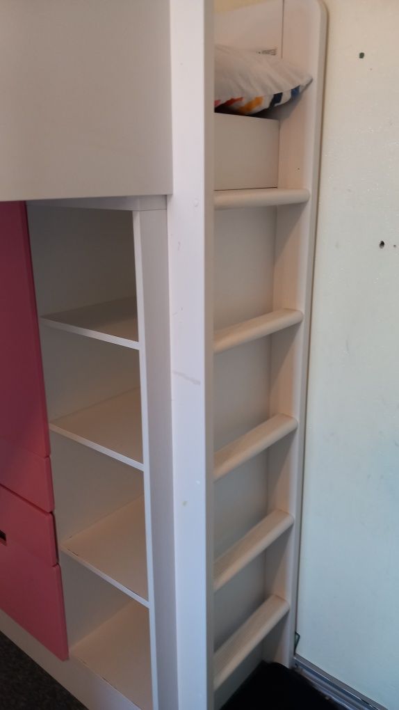 Łóżko z antresolą smastad ikea