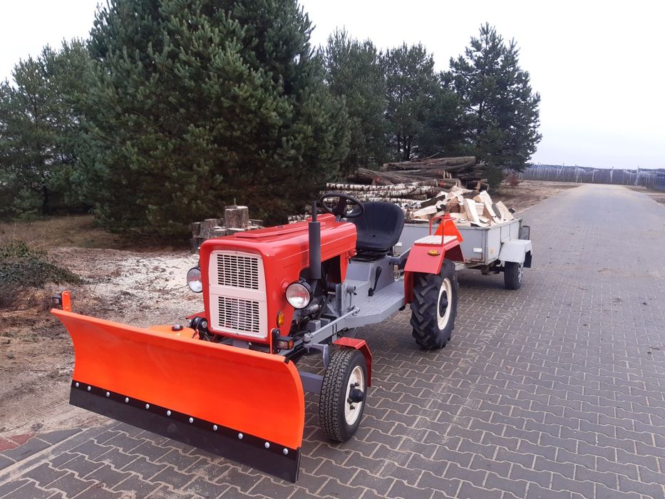 Traktor SAM z pługiem