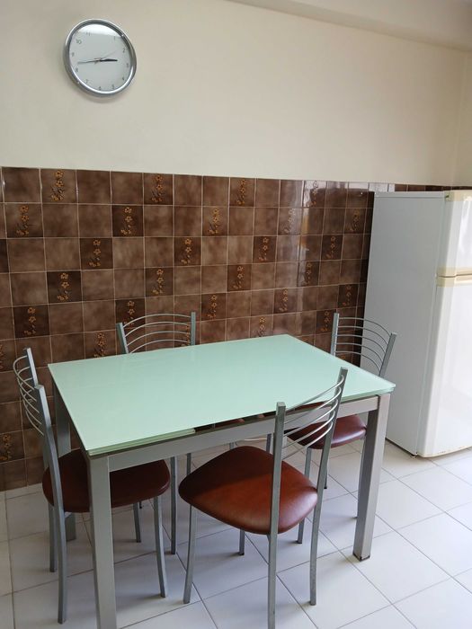 Mesa de cozinha e 4 cadeiras