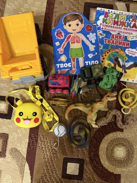 Іграшки машинки динозавр тварини