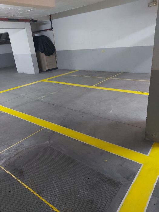 Arrenda-se parqueamento em Corroios