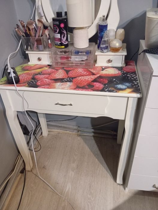 Toaletka z taboretem