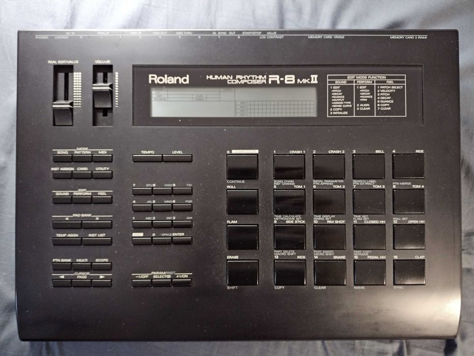 Automat perkusyjny Roland R-8 mkII