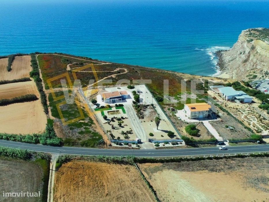 Moradia na Ericeira - Terreno de 23370m2 com Moradia Térrea por Cim...