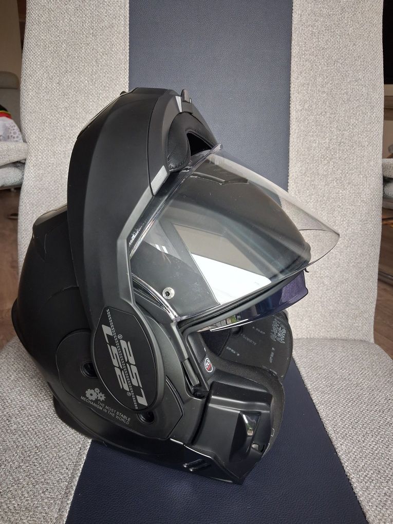 Kask motocyklowy szczękowy LS2 251 ecer22-05 S