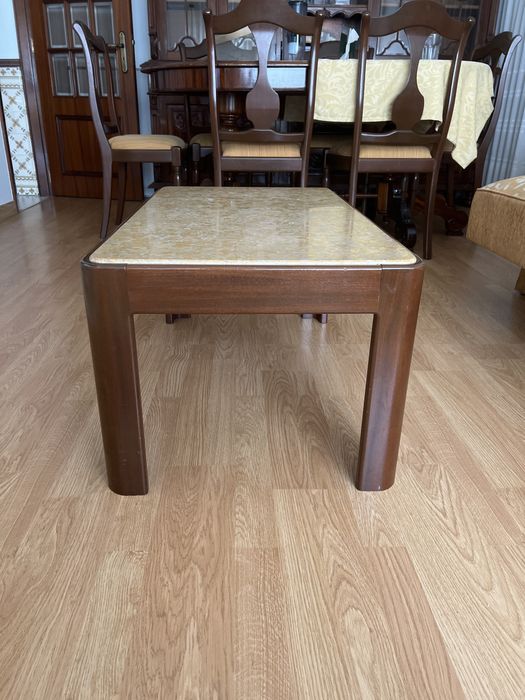 Mesa de centro em pedra