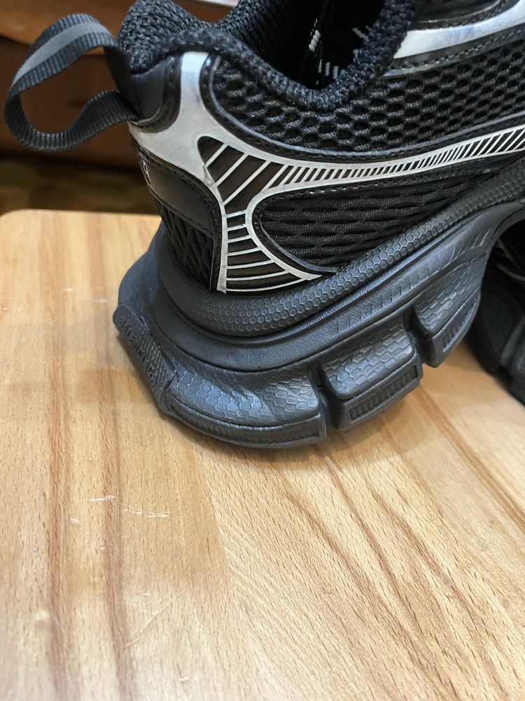 Продам кросівки BALENCIAGA